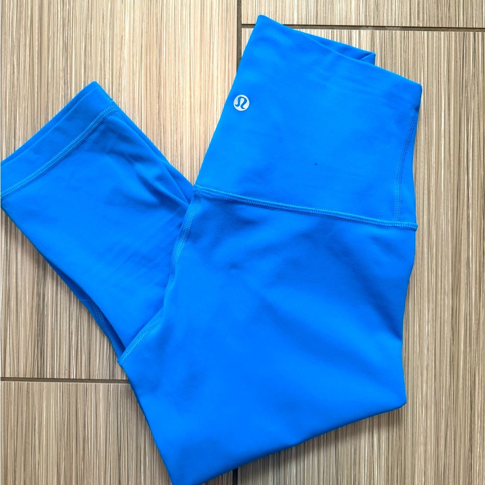 Align cropped legging. Poolside.